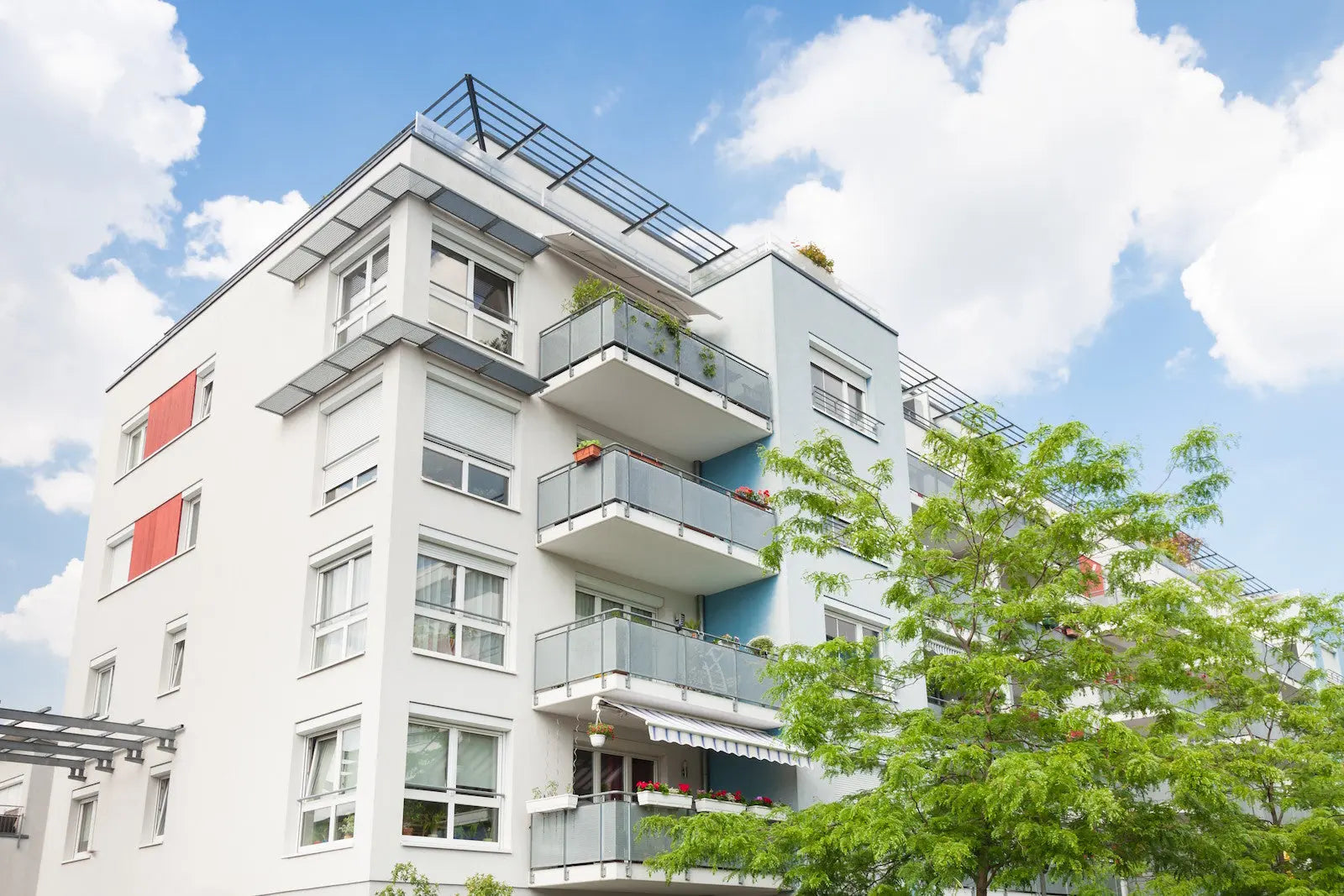 Mehrfamilienhaus mit Solarbalkon