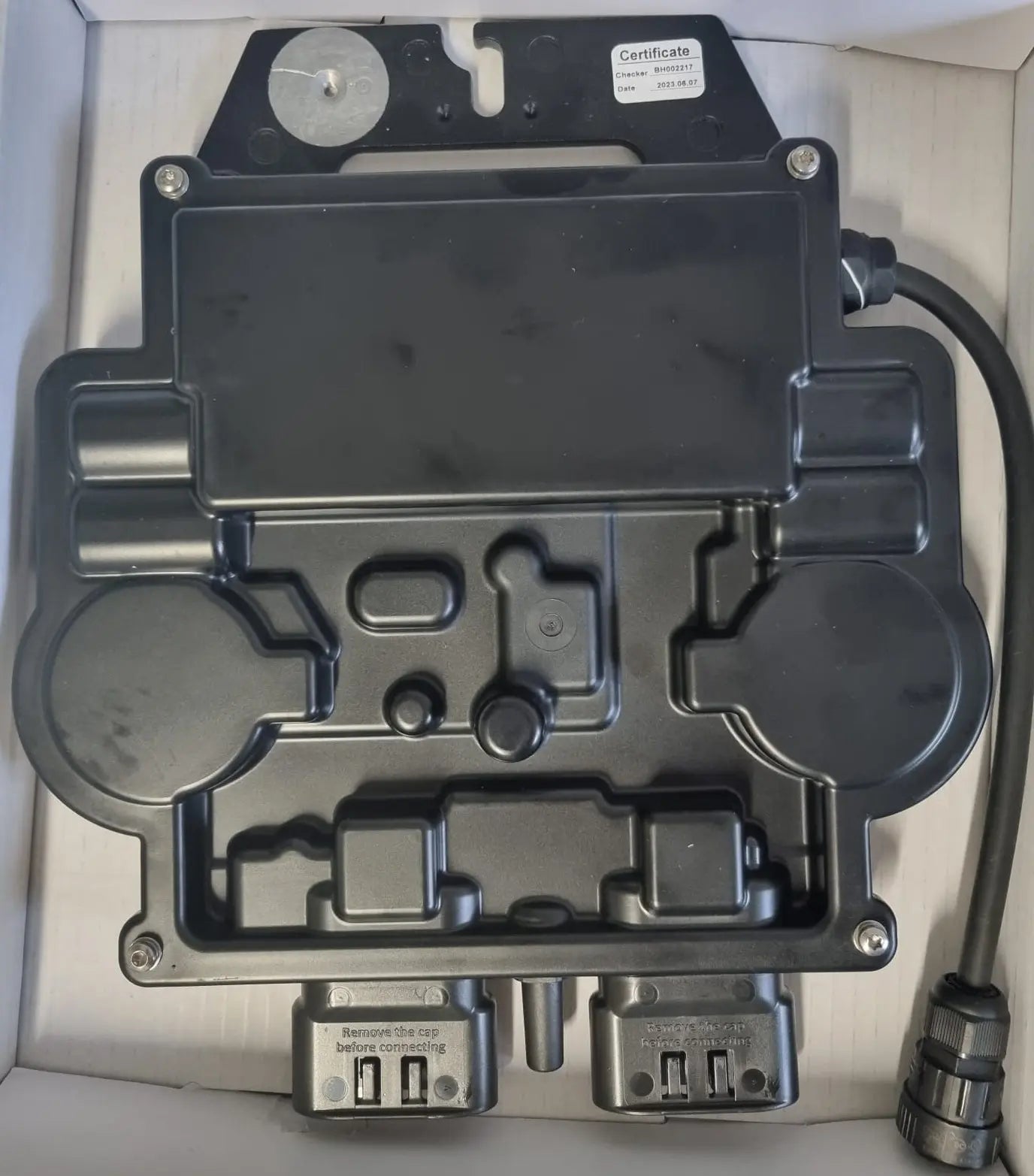 APsystems EZ1-M Mikrowechselrichter Rückseite