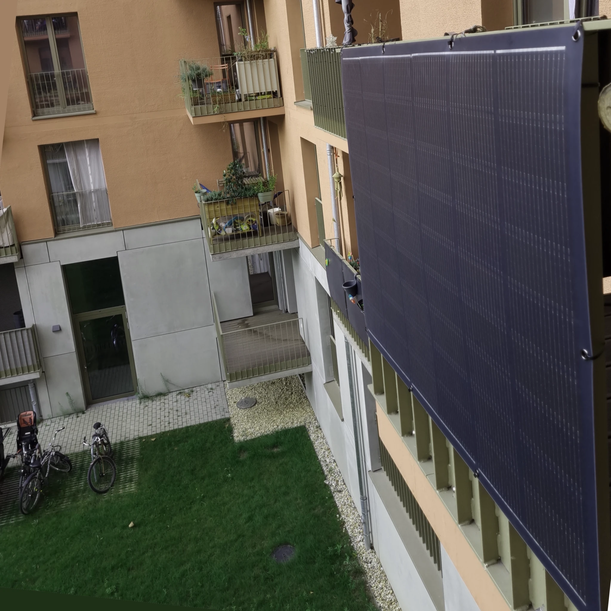 NewGen Ultraleicht | 3,1 kg je Modul - Leichte Balkonkraftwerke | BalkonSolar Deutschland
